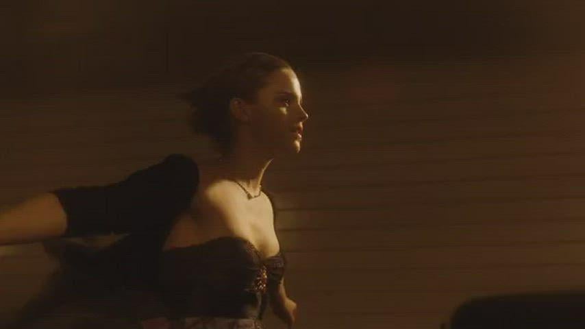 Emma watson Memorable Tunnel Scene from Perks of Being A Wallflower Emma watson Memorable Tunnel Scene from Perks of Being A Wallflower