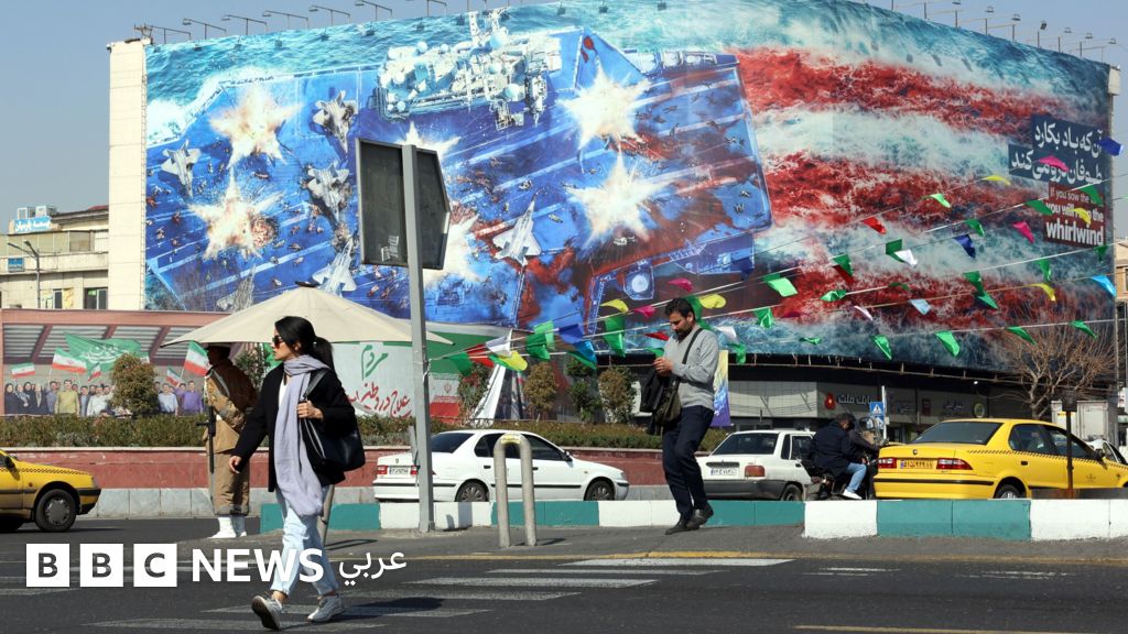 دونالد ترامب يحذّر إيران ويطالبها بالتفاوض على "اتفاق عادل"، وأنباء عن مشاورات حول "خطط لاغتيال خامنئي"