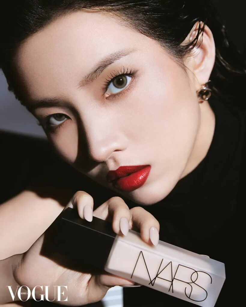 سويون لصالح مجلة Vogue Korea x NARS Natural Matte Longwear Foundation