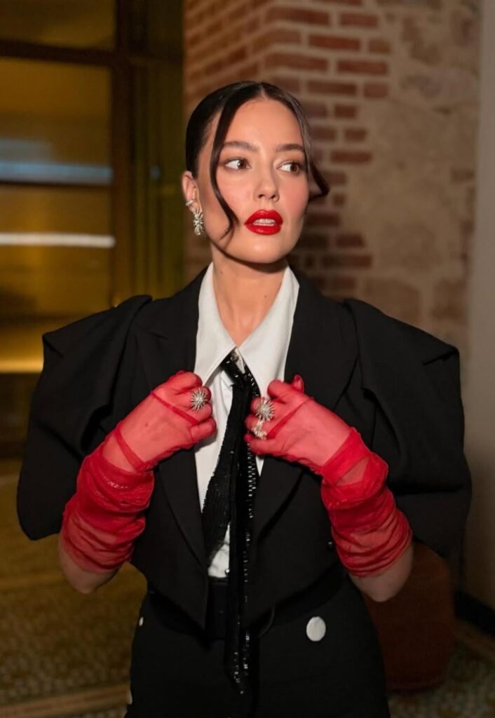 Pelin Akil Pelin Akil