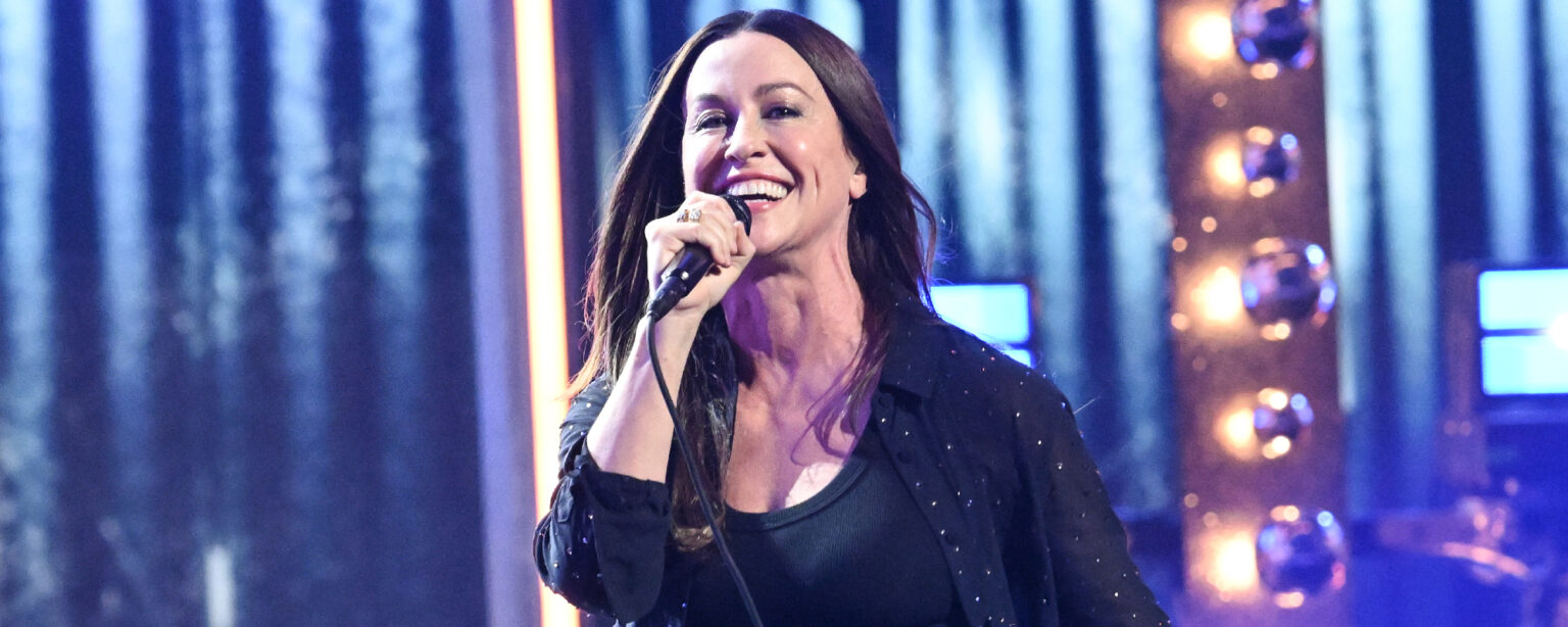 “هذا ليس الوقت المناسب”: ألانيس موريسيت يتصدر مهرجان الدولة بعد خروج نيل يونغ “هذا ليس الوقت المناسب”: ألانيس موريسيت يتصدر مهرجان الدولة بعد خروج نيل يونغ