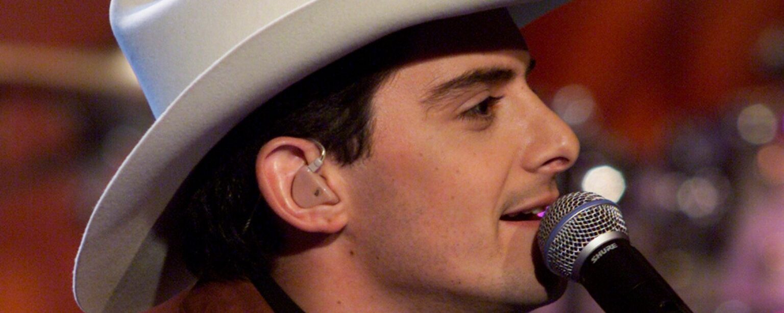 في مثل هذا اليوم من عام 1999، ساهم اكتشاف كاميرا تحتوي على صور لحبيب سابق في إطلاق مسيرة هذا المغني وكاتب الأغاني الريفي المحبوب. في مثل هذا اليوم من عام 1999، ساهم اكتشاف كاميرا تحتوي على صور لحبيب سابق في إطلاق مسيرة هذا المغني وكاتب الأغاني الريفي المحبوب.