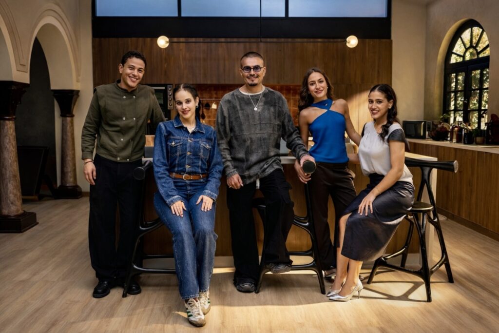 عمرو دياب يظهر مع أبناءه الأربعة في إعلان تلفزيوني لأول مرة