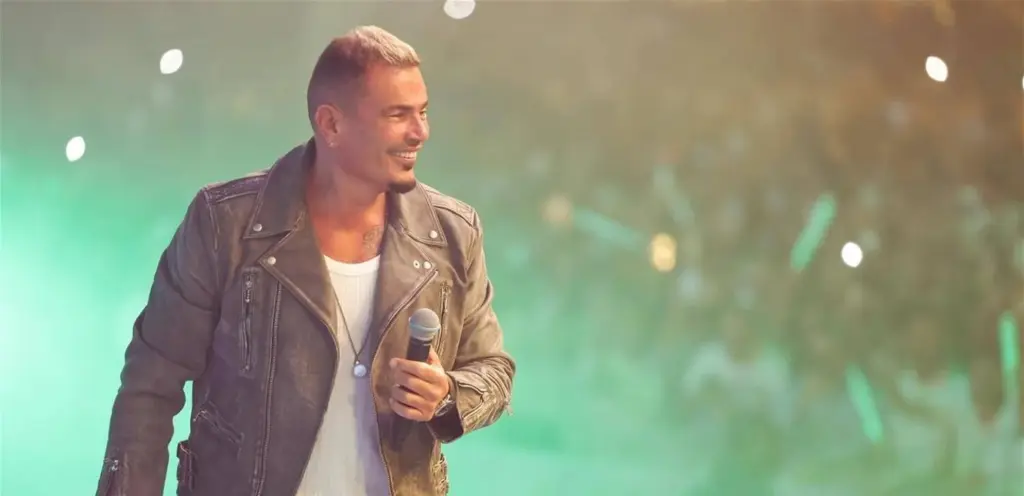 من خلال الظهور الأول لأبنائه الأربعة معًا.. عمرو دياب يستعد لإطلاق حملته الإعلانية الخاصة برمضان 2026 (صورة)