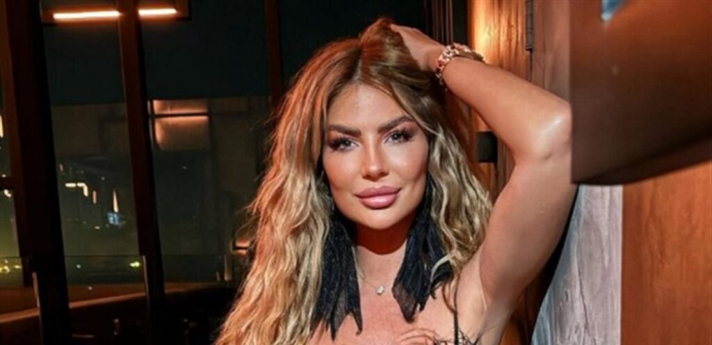 ساندرا رزق تلفت الأنظار بإطلالة بيضاء أنيقة على الشاطئ ساندرا رزق تلفت الأنظار بإطلالة بيضاء أنيقة على الشاطئ