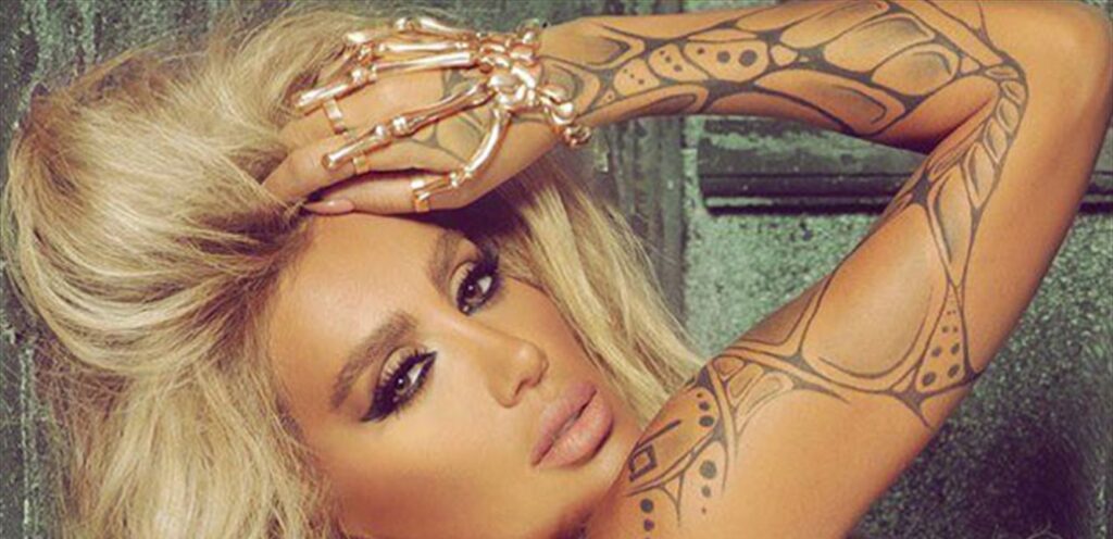 مايا دياب تلفت الأنظار بفستان أسود أنيق مايا دياب تلفت الأنظار بفستان أسود أنيق