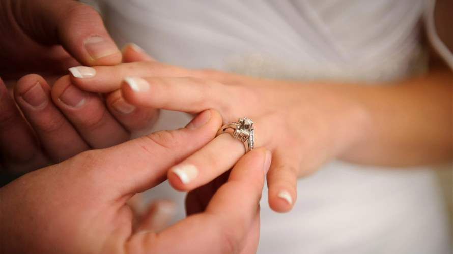 بعد 3 زيجات فاشلة… نجمة شهيرة تعلن خطوبتها للمرة الرابعة! (صورة) - LBCI Lebanon