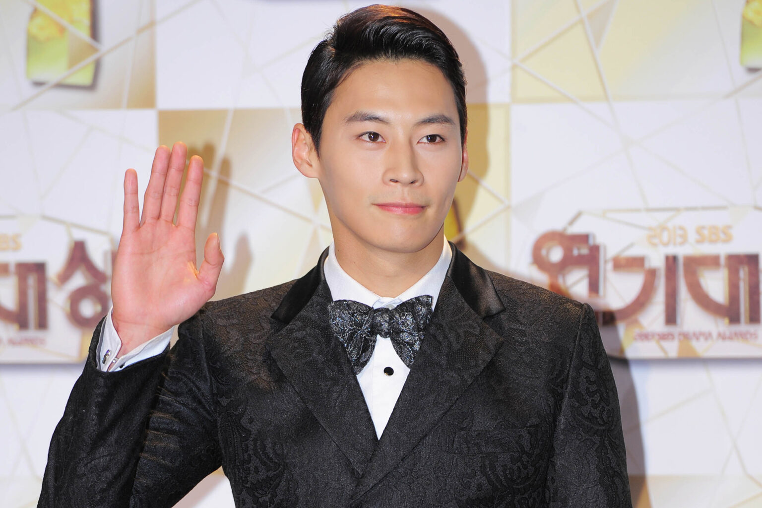 وفاة النجم الكوري "جونغ إيون وو" بعد رسالة وداع غامضة.. هل تنبأ برحيله؟ | فن