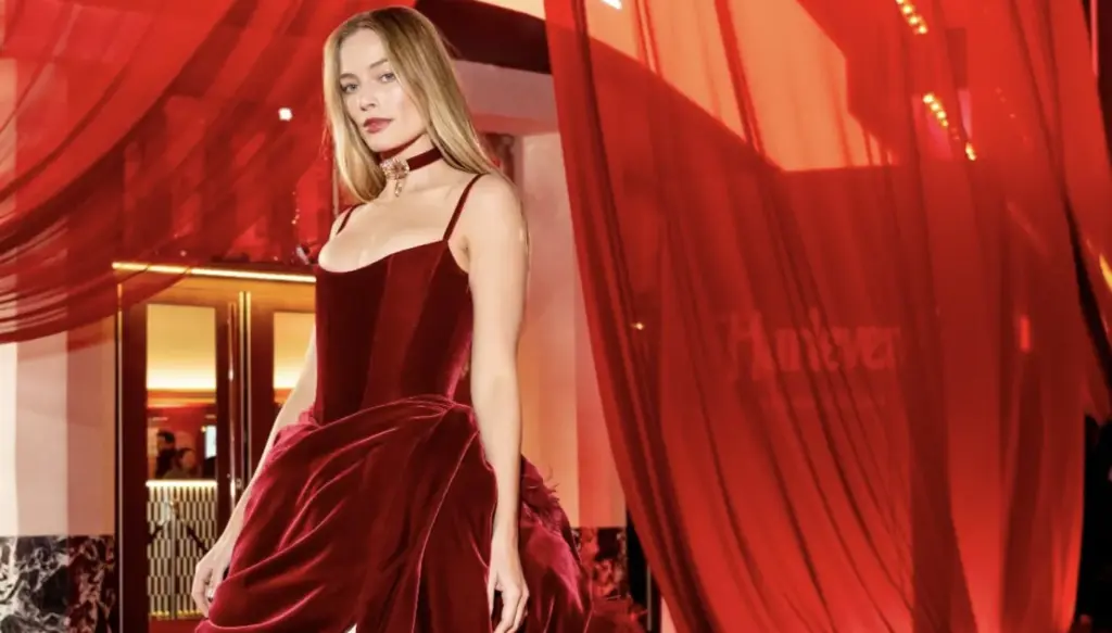 مارغو روبي محط أنظار عشّاق الموضة حول العالم بأسلوبها الفاخر