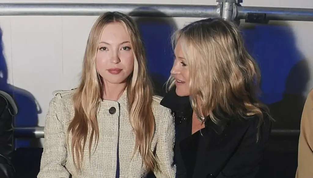 مشاهير الصف الأول في عرض بربري 2026 يشعلون أسبوع الموضة في لندن مشاهير الصف الأول في عرض بربري 2026 يشعلون أسبوع الموضة في لندن