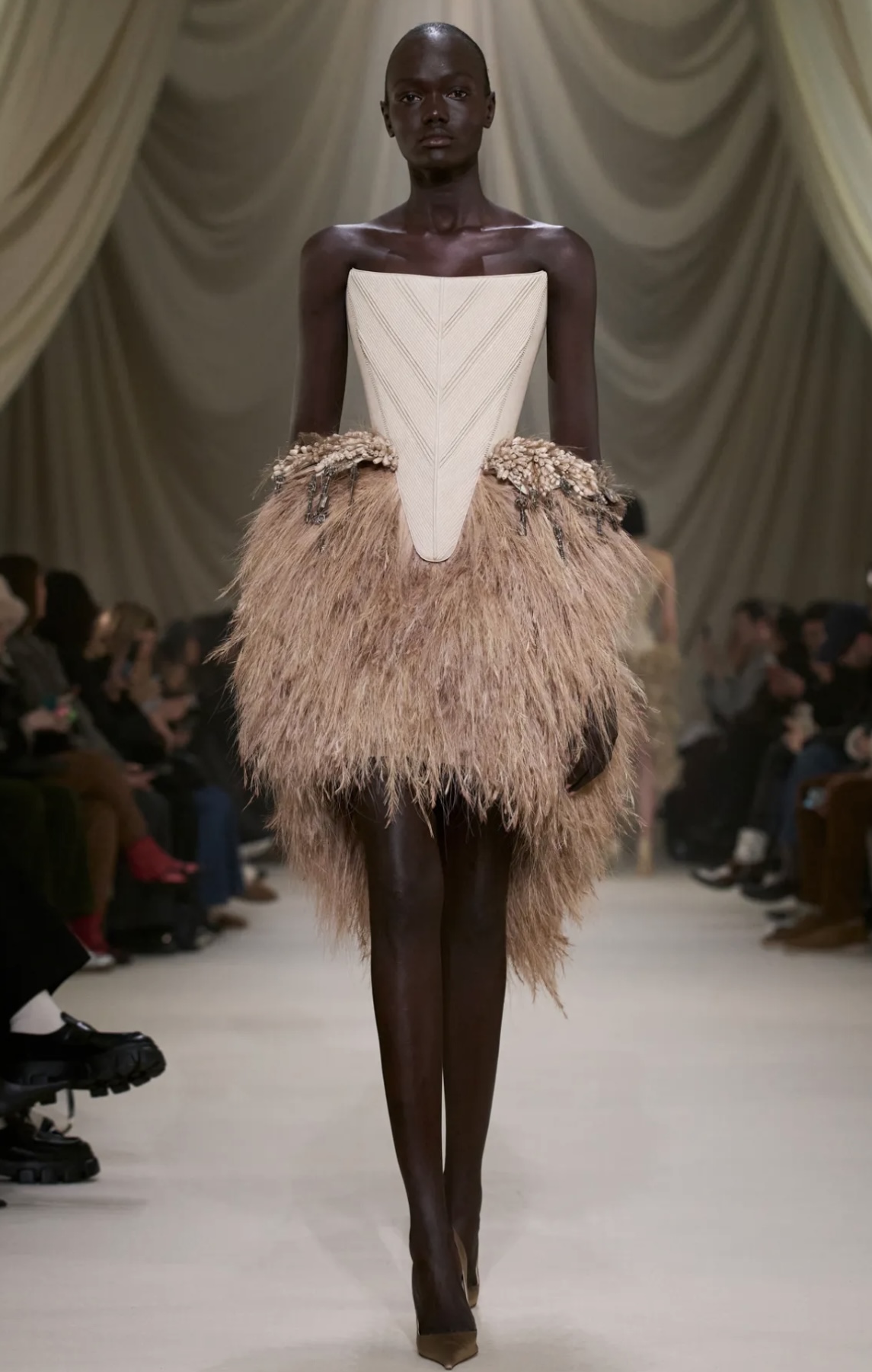 من عرض أزياء محمد آشي لربيع وصيف 2026 للخياطة الراقية (إنستغرام)