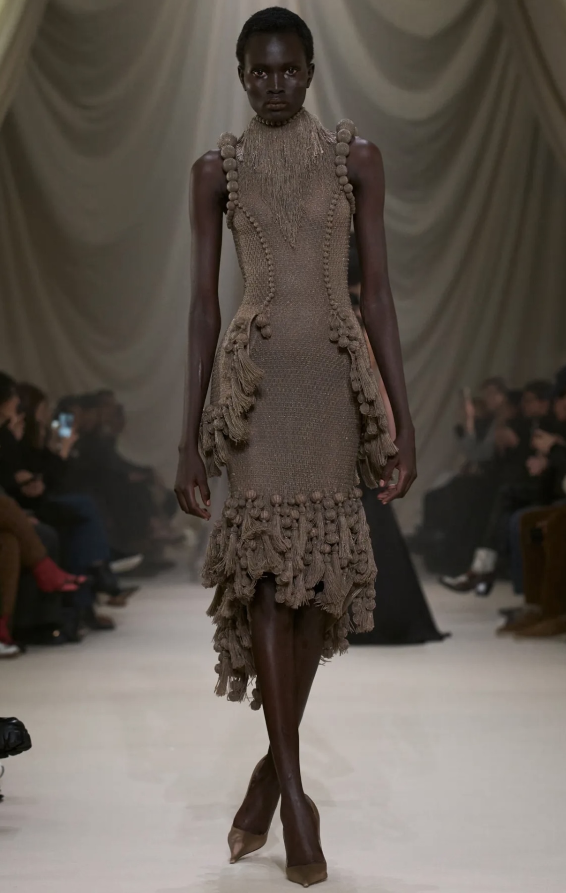 من عرض أزياء محمد آشي لربيع وصيف 2026 للخياطة الراقية (إنستغرام)