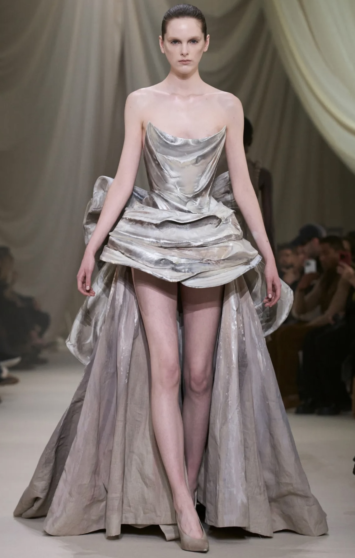 من عرض أزياء محمد آشي لربيع وصيف 2026 للخياطة الراقية (إنستغرام)