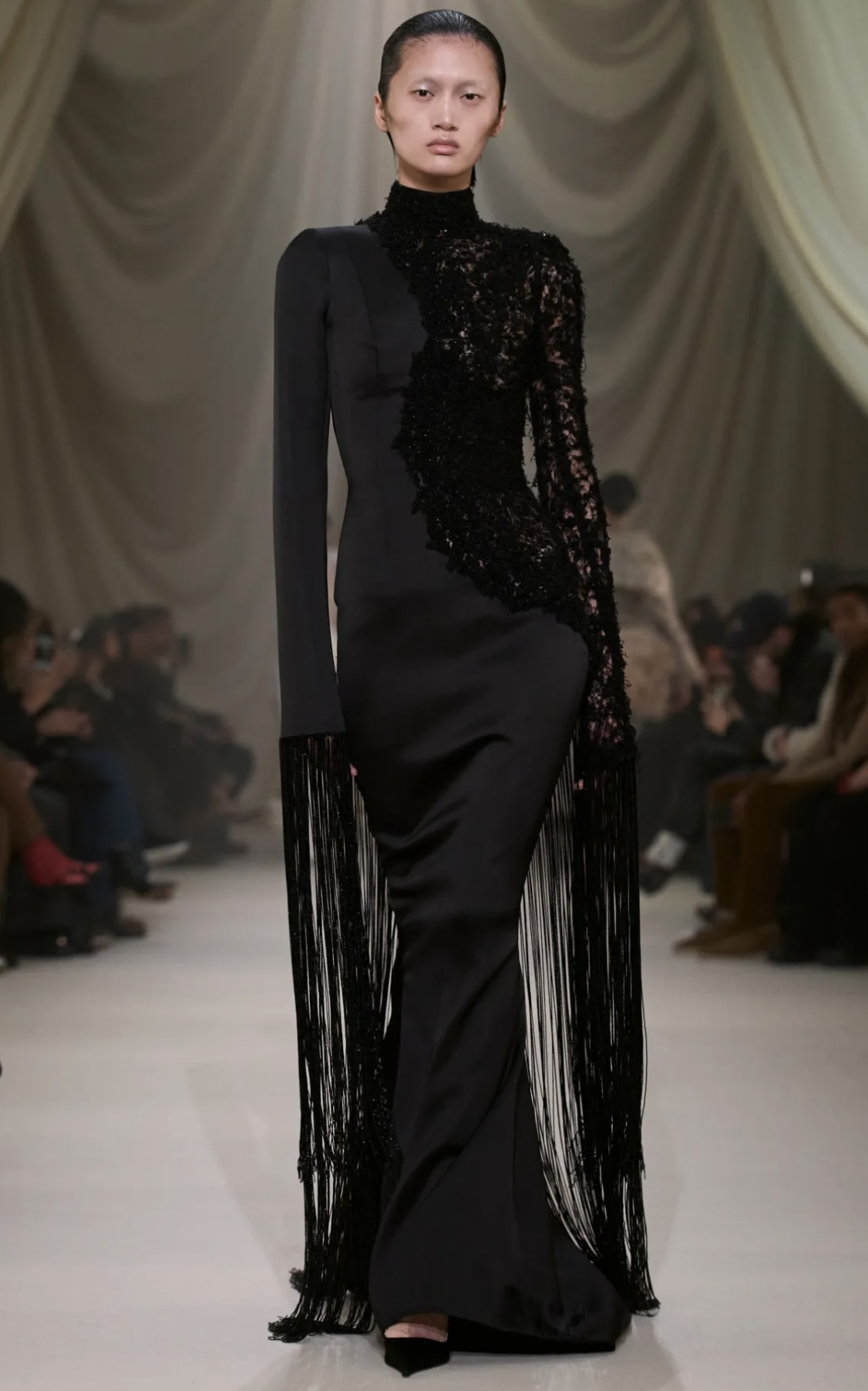 من عرض أزياء محمد آشي لربيع وصيف 2026 للخياطة الراقية (إنستغرام)