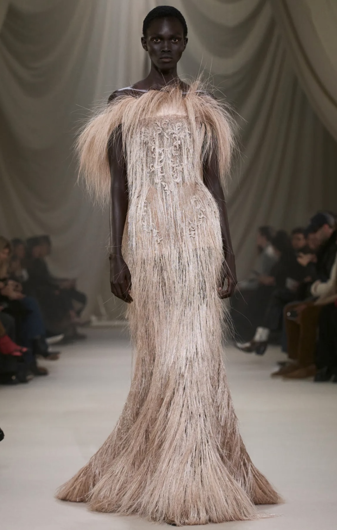 من عرض أزياء محمد آشي لربيع وصيف 2026 للخياطة الراقية (إنستغرام)