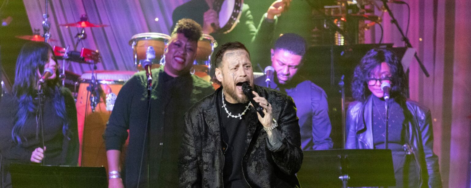 شاهد تحية “Beautiful, Raw” لجيلي رول لأوزي أوزبورن في حفل ما قبل جرامي