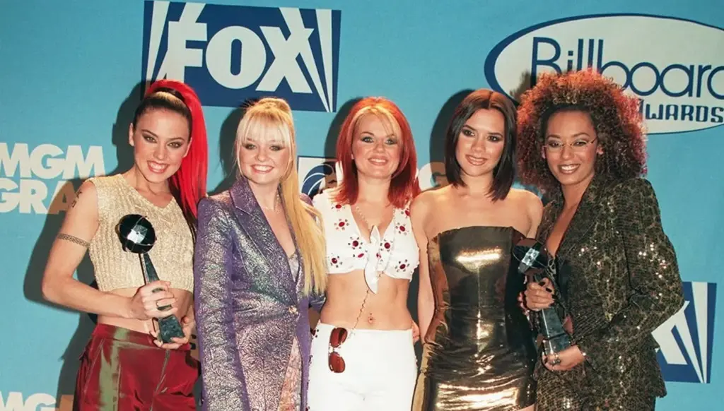 فرقة سبايس جيرلز تلتقي من جديد في فيديو عفوي… كروز بيكهام يلمّح لجولة فنية مرتقبة فرقة سبايس جيرلز تلتقي من جديد في فيديو عفوي... كروز بيكهام يلمّح لجولة فنية مرتقبة