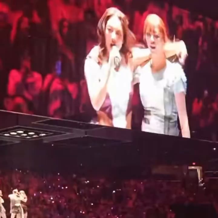 قبلة صغيرة لطيفة من جيهيو لجونغيون (مع تشايونغ)