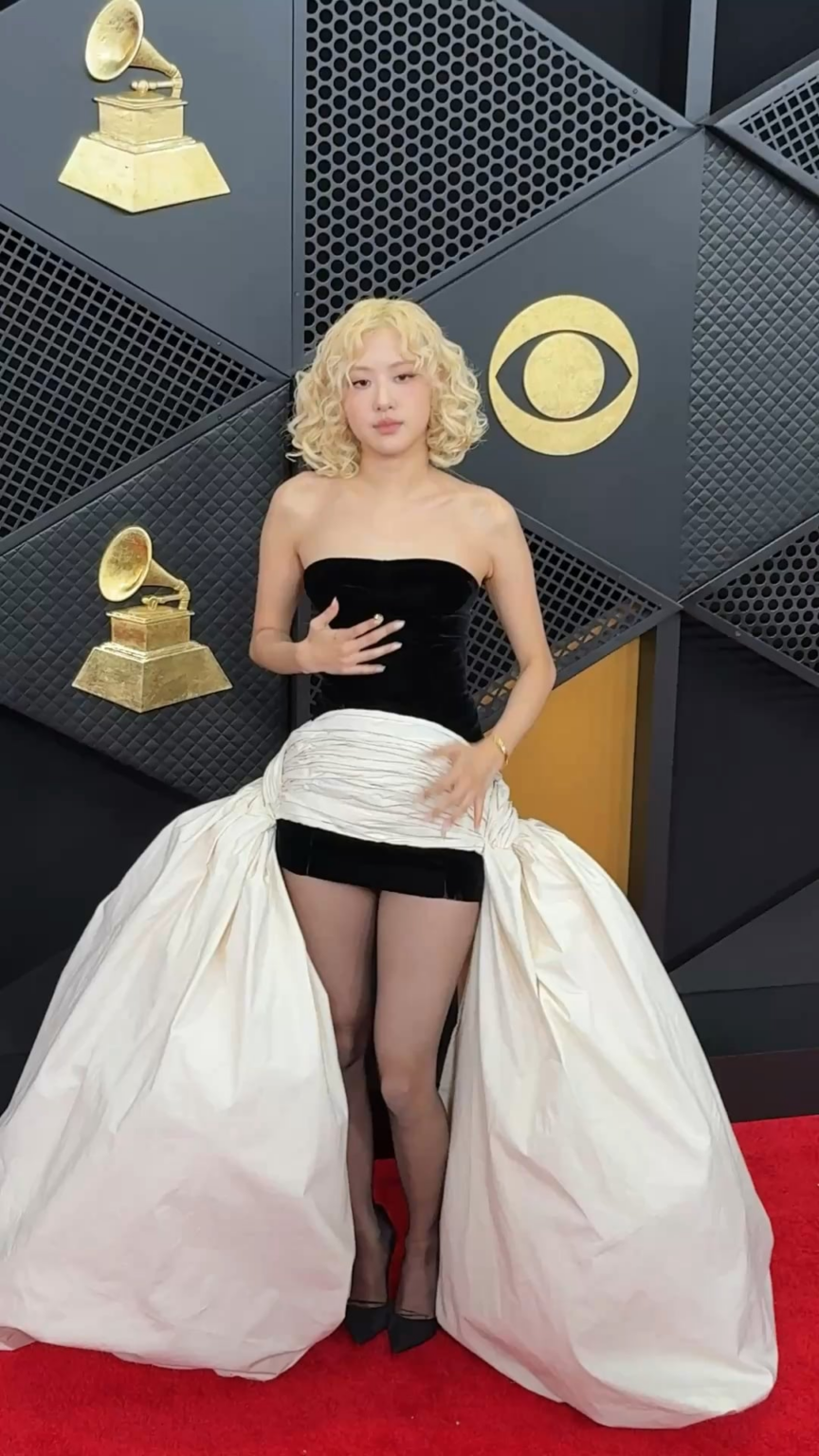 260201 Rosé تصل إلى السجادة الحمراء لحفل توزيع جوائز جرامي السنوي الثامن والستين