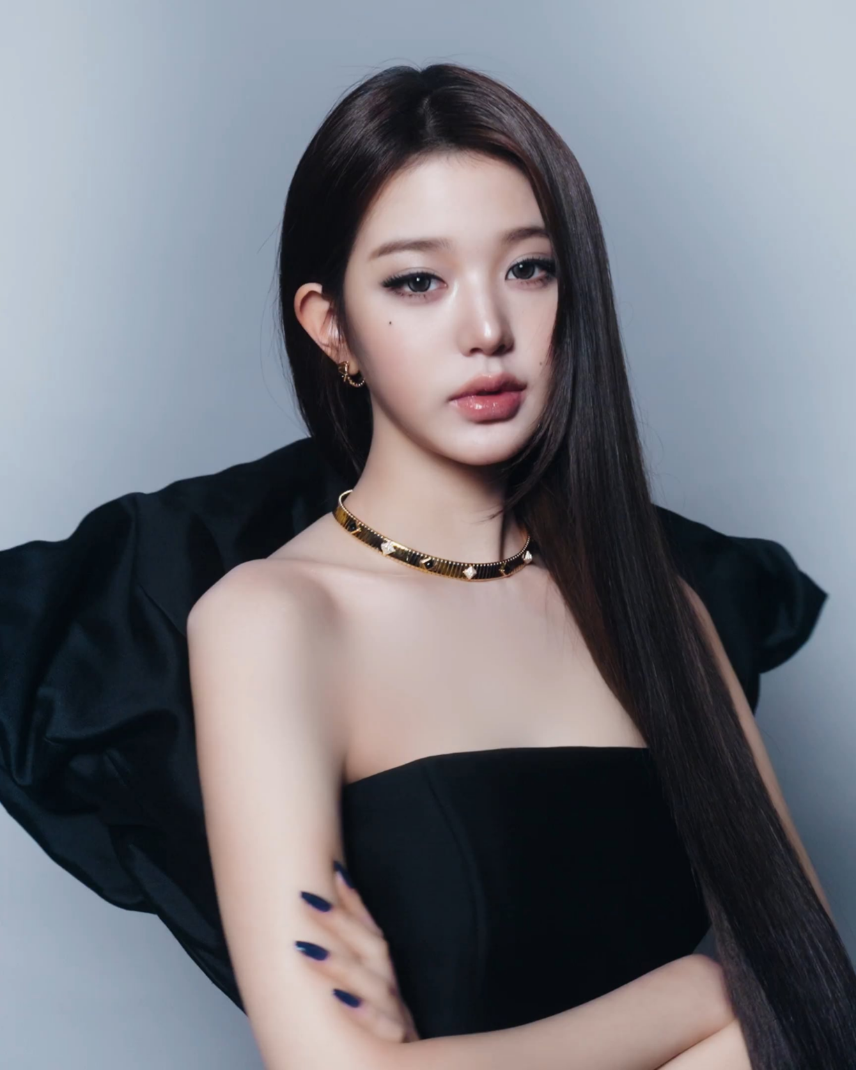 260213 Wonyoung - Cosmopolitan Korea x BVLGARI (غلاف متحرك لعدد مارس 2026)