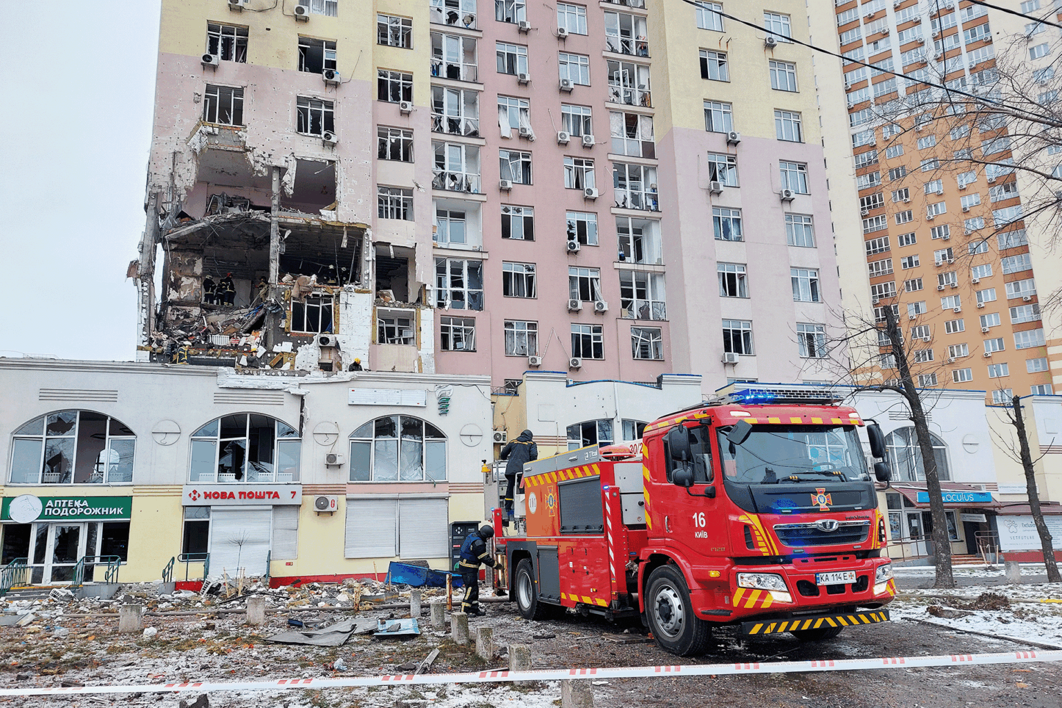أوكرانيا تهاجم مواقع روسية وزيلينسكي يتهم موسكو باستخدام "سلاح البرد" | أخبار