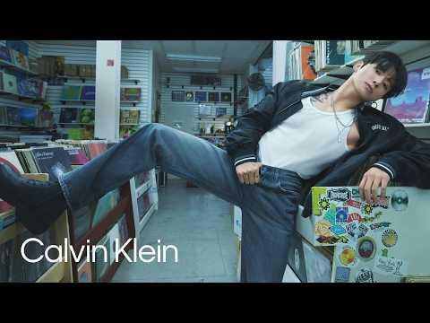 Jungkook (BTS) – Jung Kook يرتدي ملابس الدنيم في التسعينيات (Calvin Klein Spring 2026 Campaign CF) Jungkook (BTS) - Jung Kook يرتدي ملابس الدنيم في التسعينيات (Calvin Klein Spring 2026 Campaign CF)