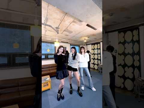 إيف يوجين وون يونغ وليز مع إبيك هاي - بانغ بانغ (تحدي الرقص) (260219)