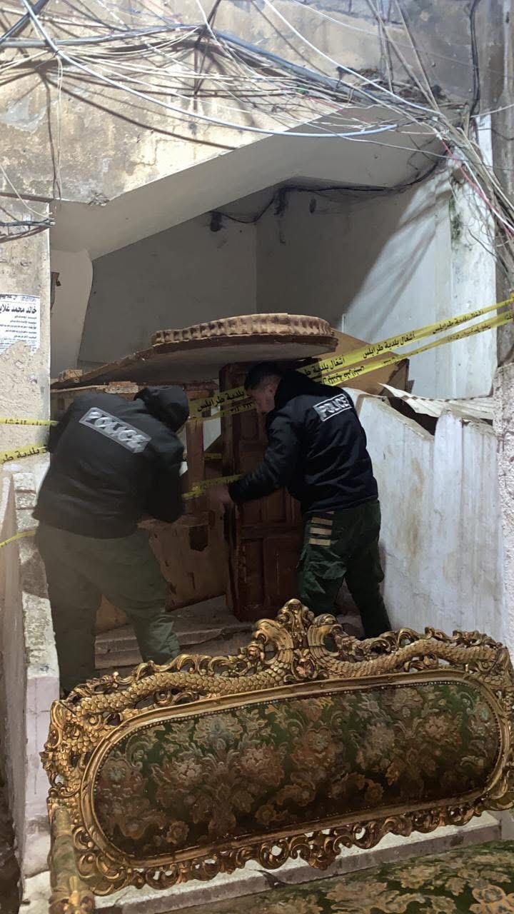 إخلاء مبنى الشيخ في القبة بطرابلس (النهار). 