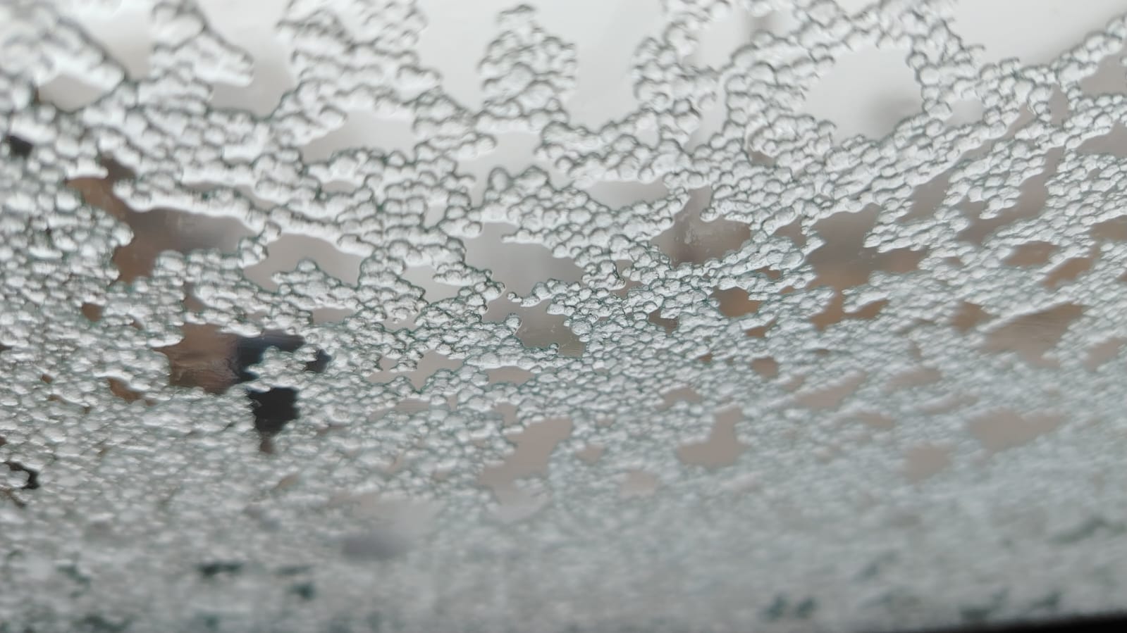 طبقة من الجليد.