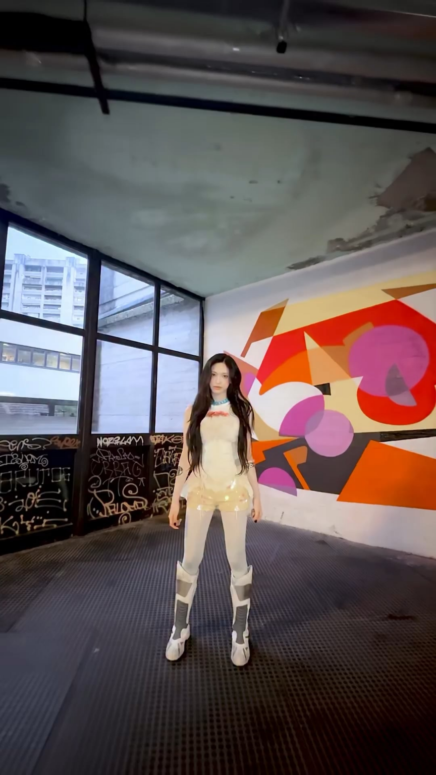 260217 تحديث TikTok الرسمي لـ IVE مع Leeseo - عندما ترى الأطفال الذين حصلوا على الكثير من أموال السنة الجديدة، فإنهم جميعًا يرقصون هذا
