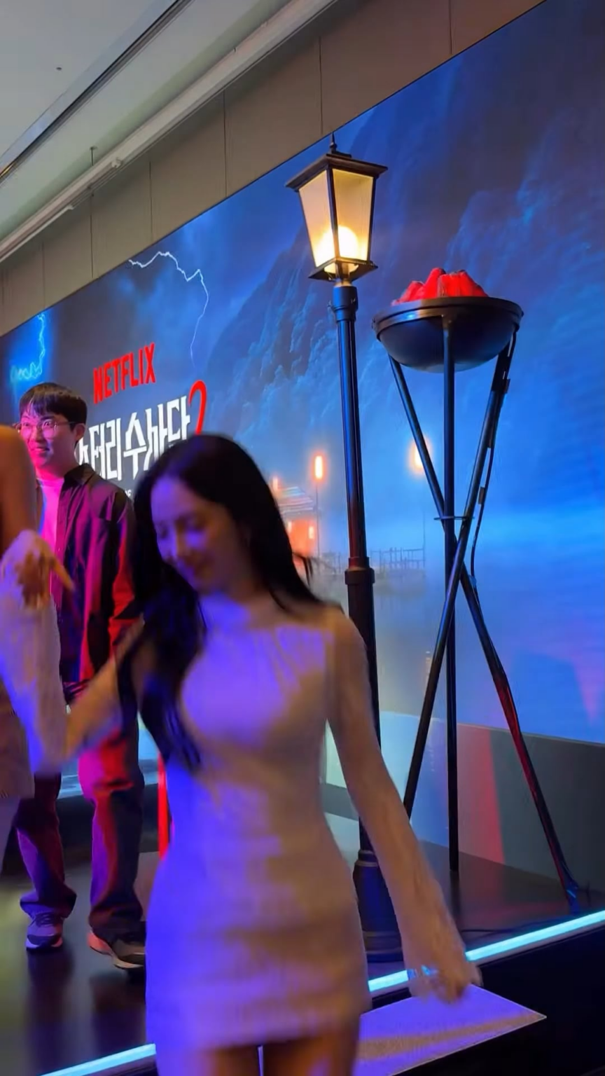 260219 تحديث قصة Instagram في Netflix كوريا مع كارينا