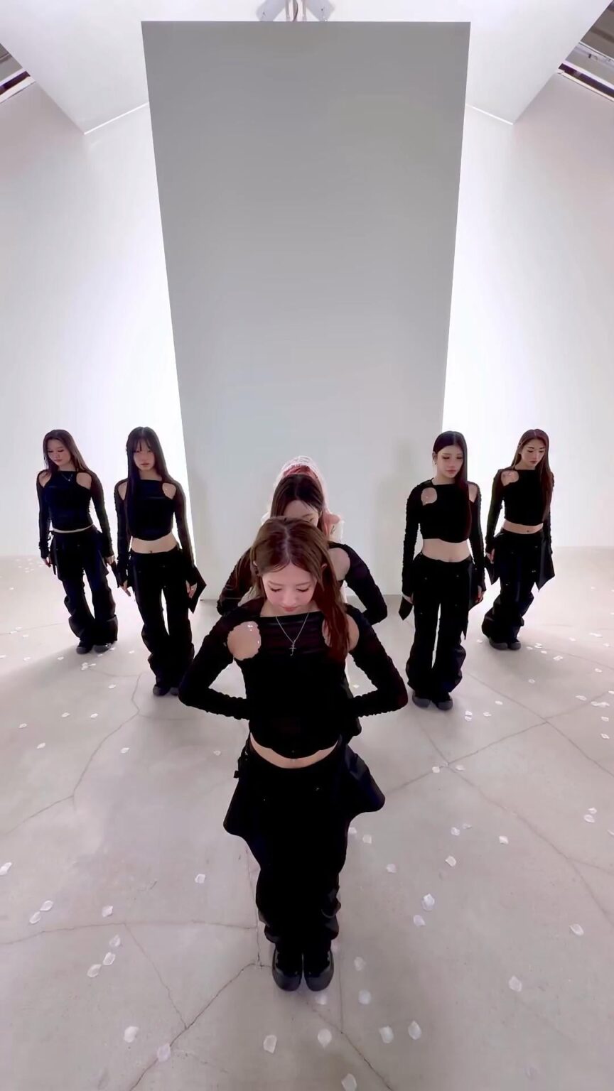 260225 تحديث TikTok الرسمي لـ IVE مع Gaeul - 𝒪𝒹𝒹