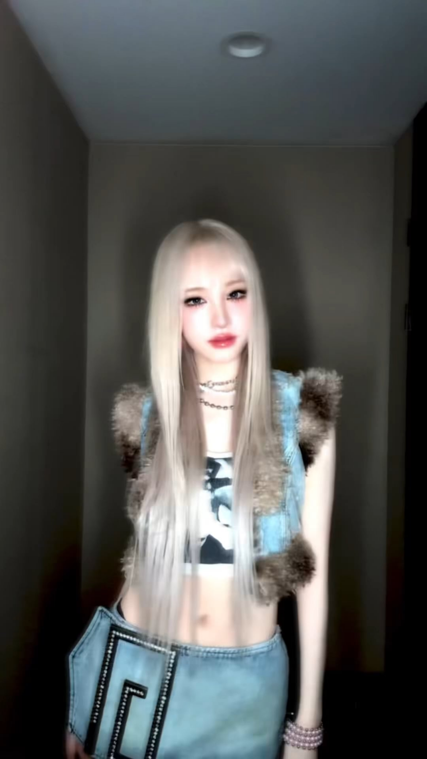 260215 تحديث IVE الرسمي على TikTok مع ليز - 𝓞𝓷𝓬𝓮 𝓾𝓹𝓸𝓷 𝓪 𝓽𝓲𝓶𝓮