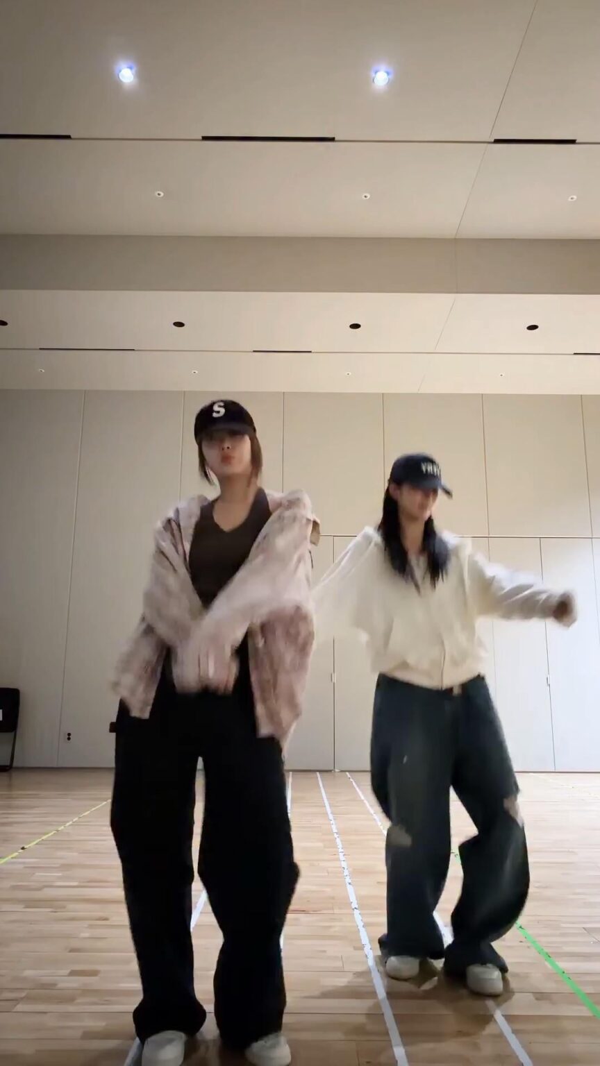 260226 تحديث SSERAFIM على TikTok مع Kazuha وHong Eunchae - Kawasaki مجنون 😎