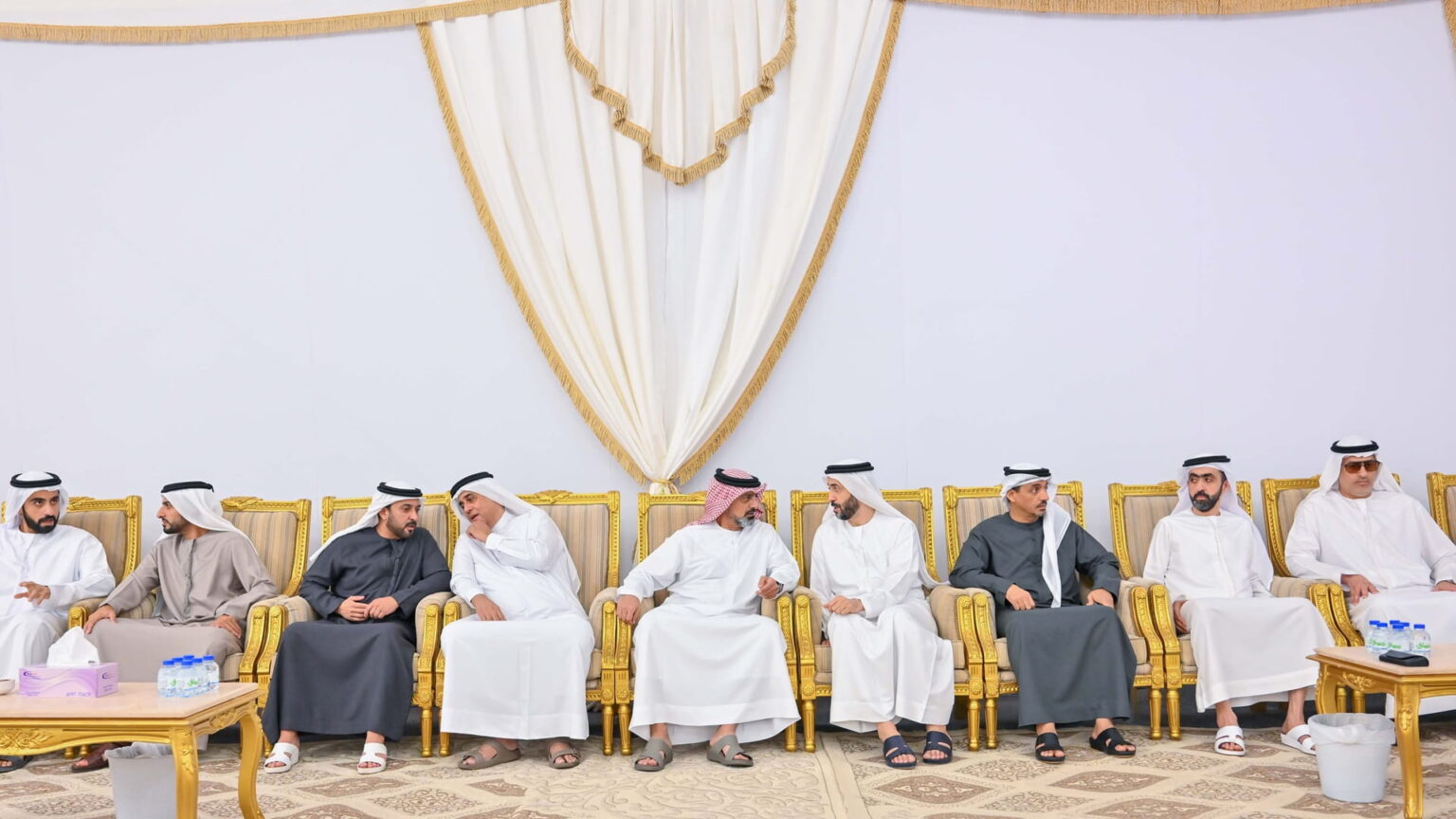 عمار بن حميد يقدّم واجب العزاء في وفاة عبد العزيز محمد ماجد عمار بن حميد يقدّم واجب العزاء في وفاة عبد العزيز محمد ماجد