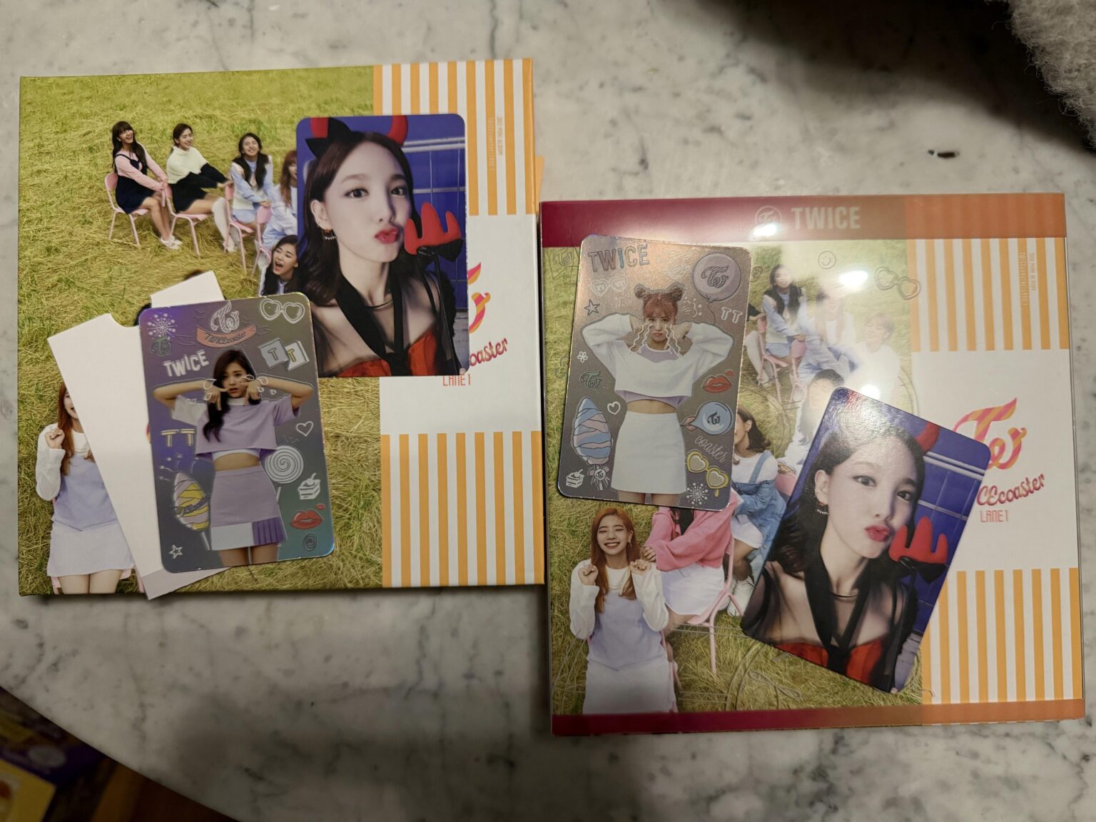 طلبت عددًا قليلاً من هذه المنتجات على أمل الحصول على كلا الإصدارين وبطاقة صور Nayeon Devil...