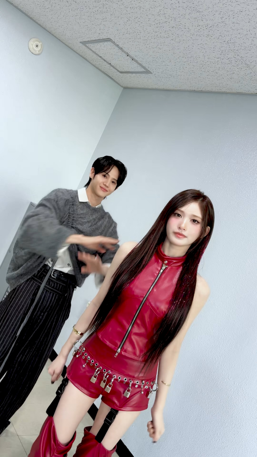 260227 تحديث TikTok الرسمي لـ IVE مع Leeseo - إذا أردت، سوف يصبح HIGHLIGHT Yang Yoseop حقيقة 🖤 (تحدي BLACKHOLE)