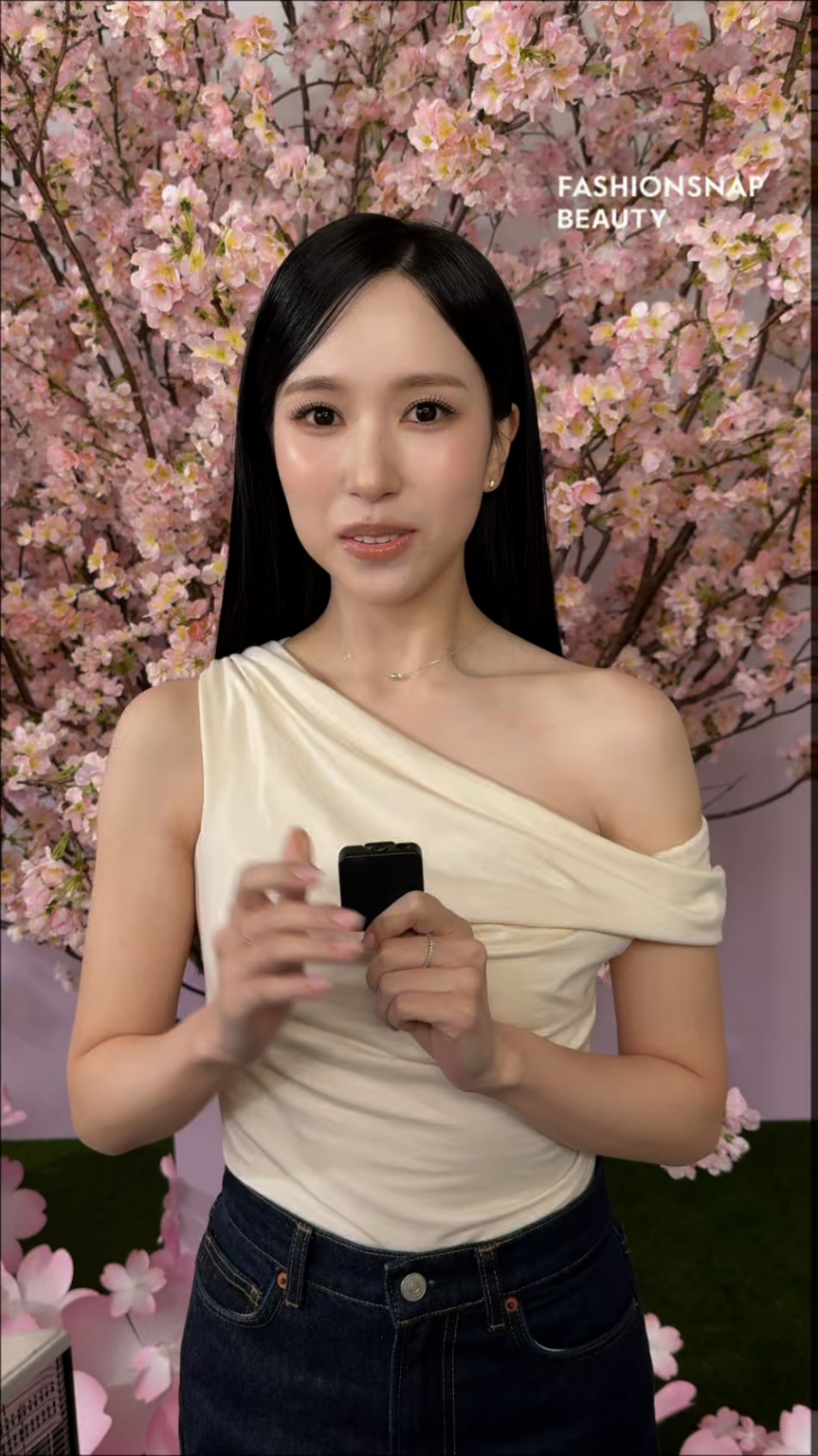 260209 تحديث Fashionsnap Beauty Tiktok - "للاحتفال بإصدار مجموعتين محدودتي الإصدار من الأكواب تتميز بتصميمات أزهار الكرز، عقدت SK-II حدثًا لمشاهدة أزهار الكرز […]"