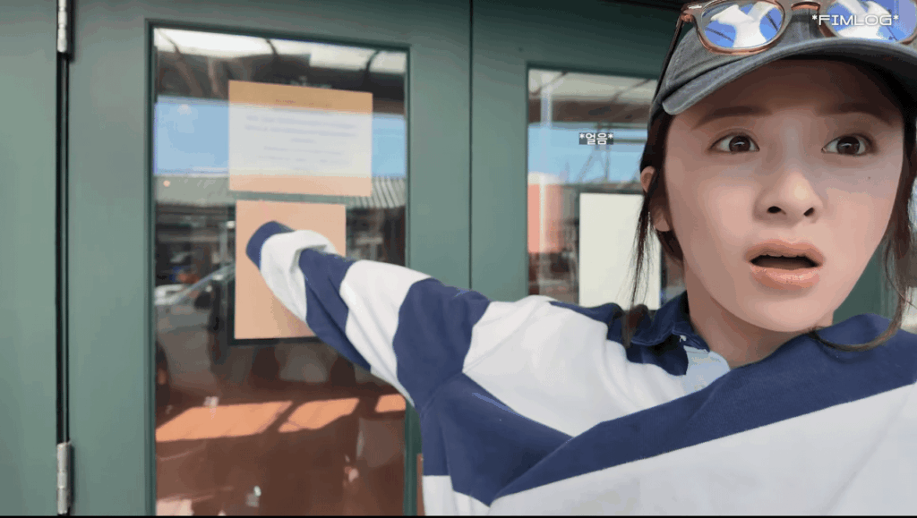 يحاول Yunjin أن يوضح لك مكان وجود الميمات