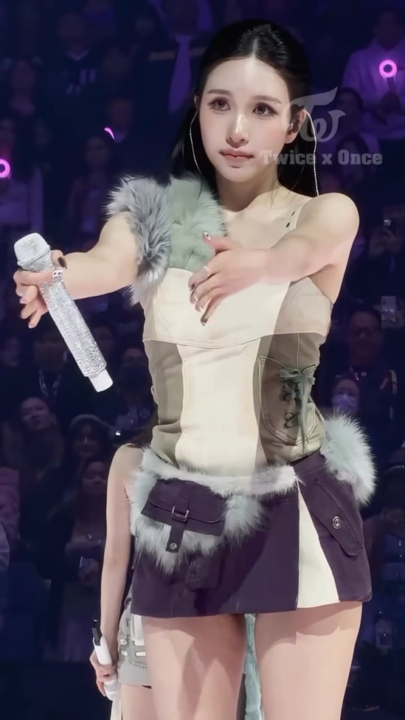 تعبت مينا تلعب مع مرة واحدة!