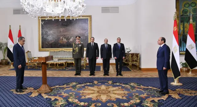 ضياء رشوان يحلف اليمين وزير دولة للإعلام