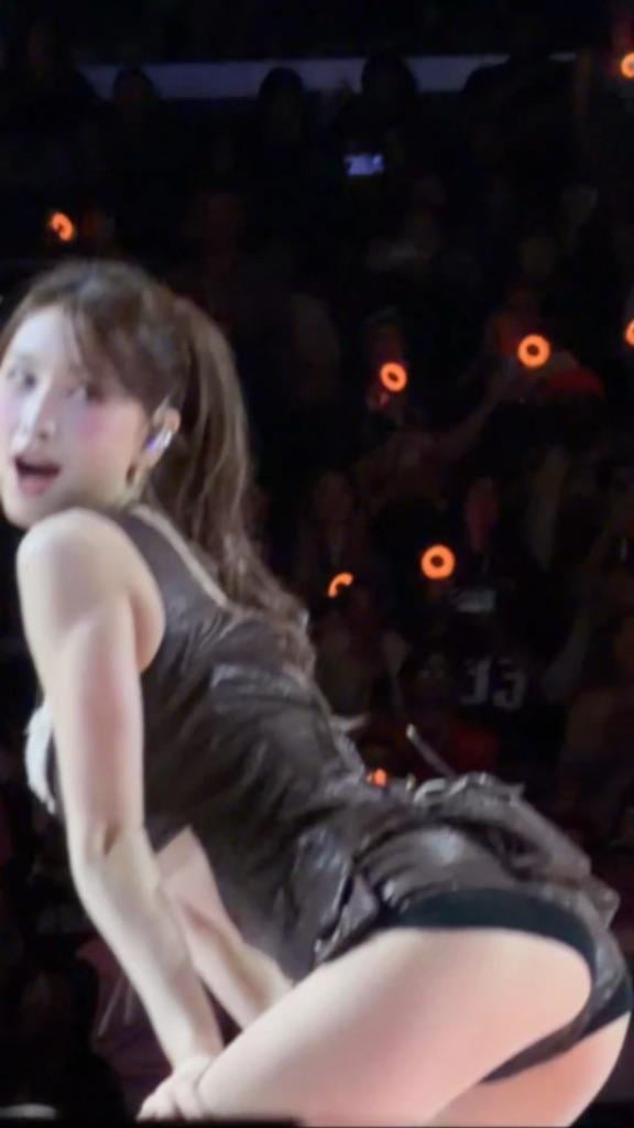 260225 مومو - فتاة اليد اليمنى فيلي