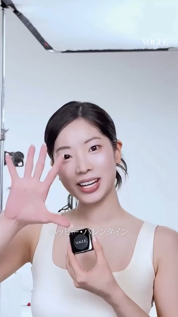 260214 تحديث انستقرام voguejapan - رسالة عيد الحب من داهيون عضوة TWICE! اكتشفوا حبها للغسول العلاجي الجديد من Diorsnow، و"شفافيتها الشبيهة بالثلج"، وسر عنايتها المشرقة على موقع VOGUE JAPAN الإلكتروني، الذي سيصدر يوم الجمعة 20 فبراير الساعة 10:00 صباحًا.