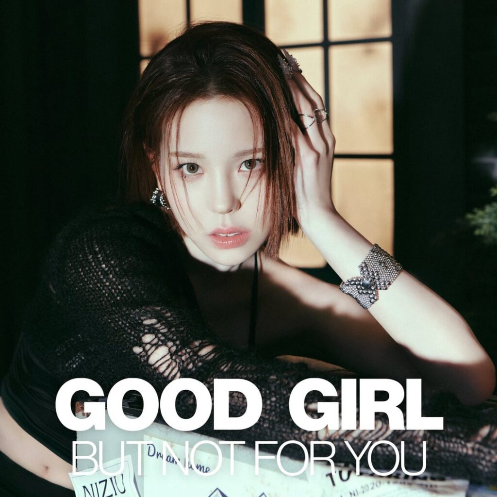 NiziU - الحلقة الثانية: GOOD GIRL BUT NOT FOR YOU (صورة سترة منفردة بإصدار محدود من WithU - Mako، Rio، Maya)