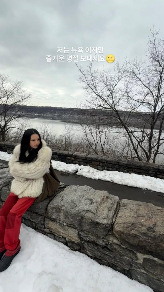 260217 تحديث قصة تشايونغ على الانستقرام - "أنا في نيويورك، لكن أتمنى لك عطلة جميلة 🌝"