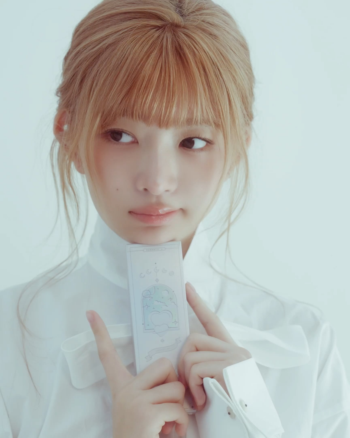 260213 Rei - Cosmopolitan Korea x rom'u (غلاف متحرك لعدد مارس 2026)