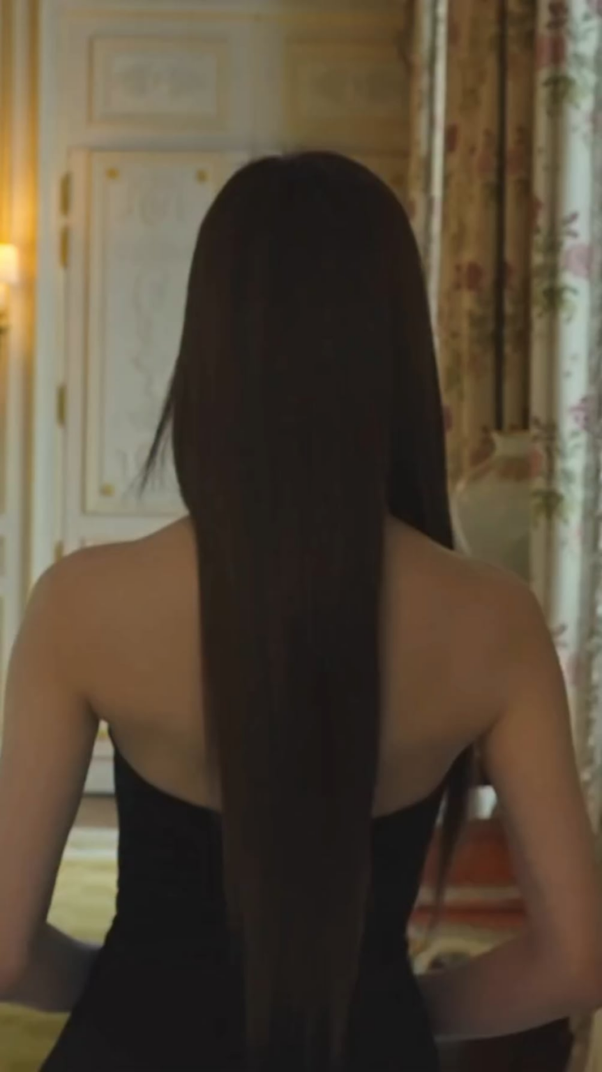 260212 تحديث غراف على الانستقرام – سانا في باريس: خلف الكواليس مع غراف