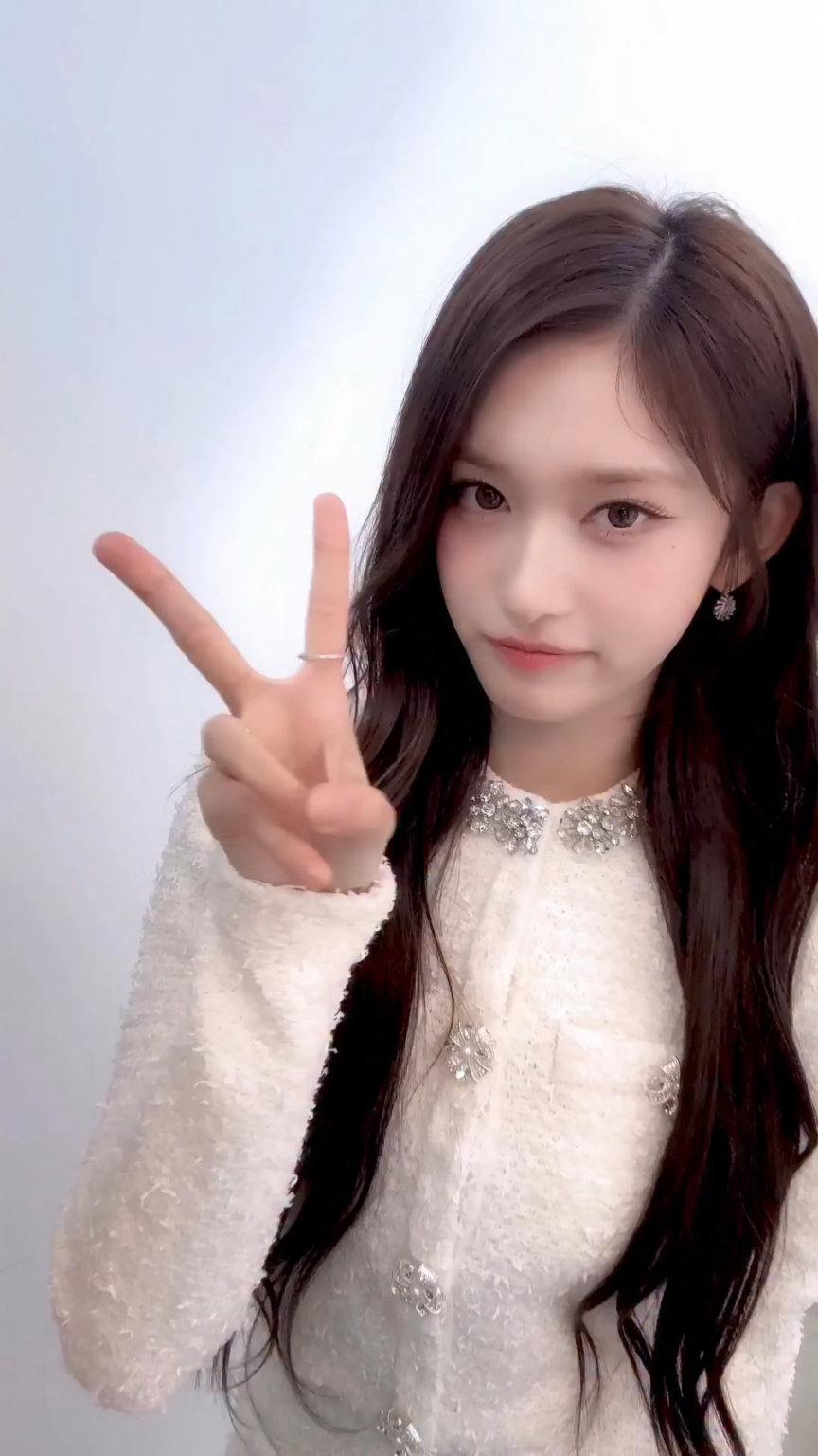 260221 تحديث TikTok الرسمي لـ IVE مع Leeseo - واوش!
