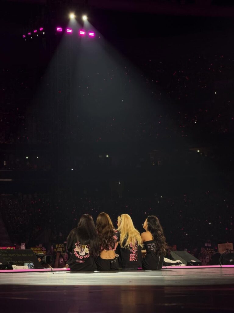 260201 تحديث جيني على انستقرام مع روزي وجيسو وليزا