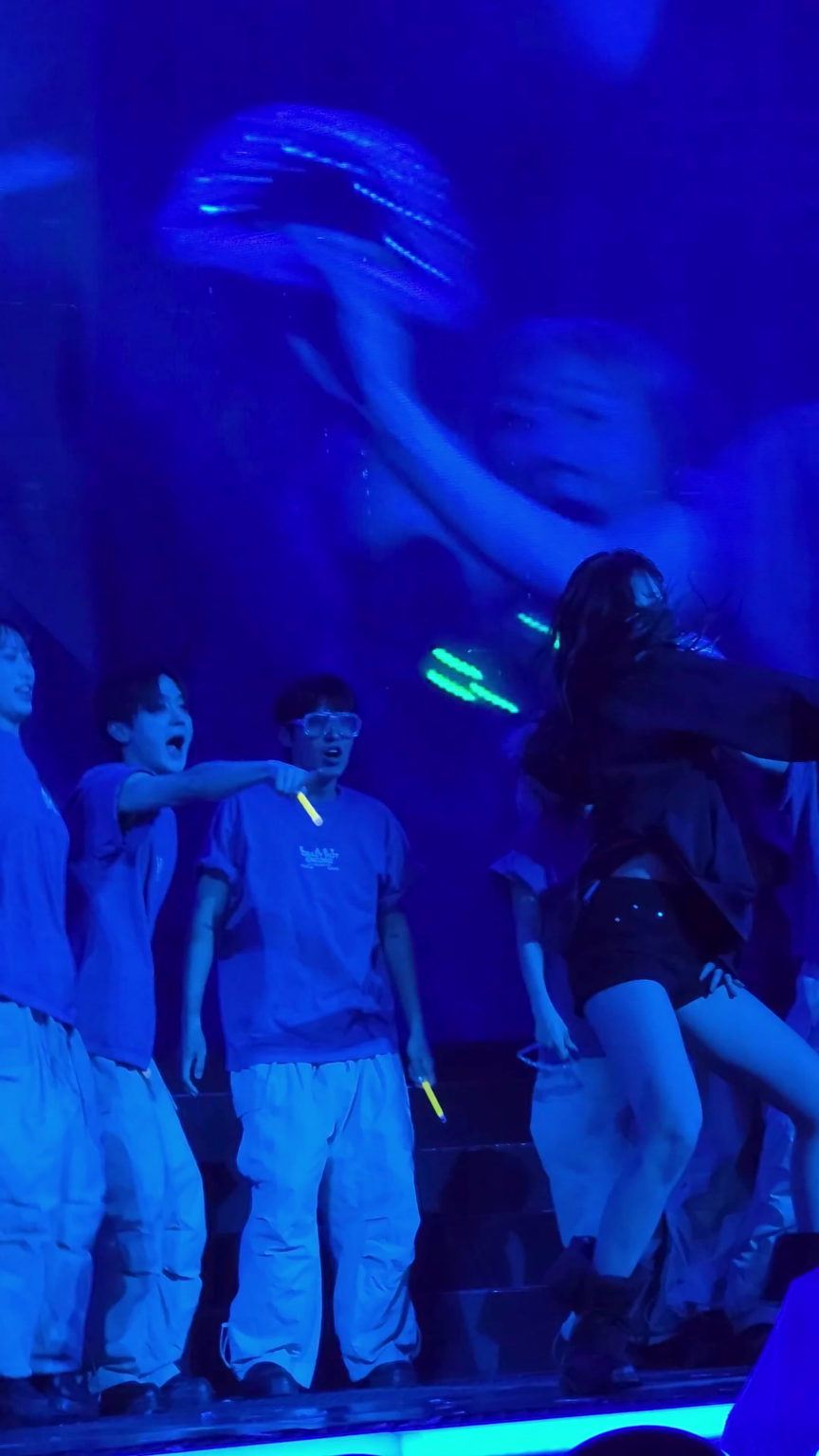 260201 تحديث LE SSERAFIM على TikTok - الليلة الأخيرة في FIM's Club 🖤